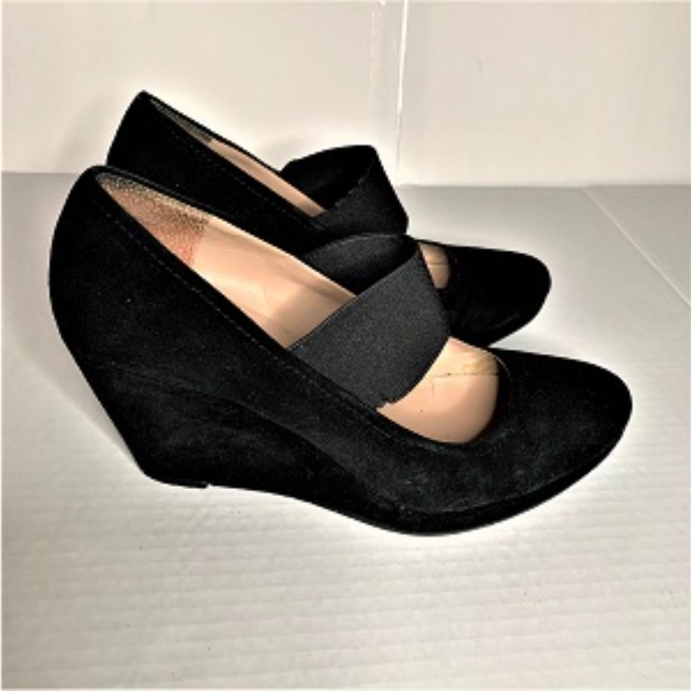 TAHARI Black Suede Wedge Heels